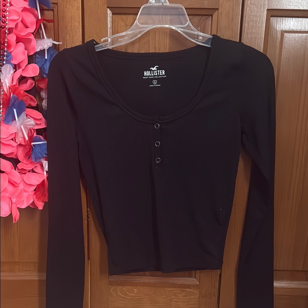 Hollister Black Cropped Button Down Shirt